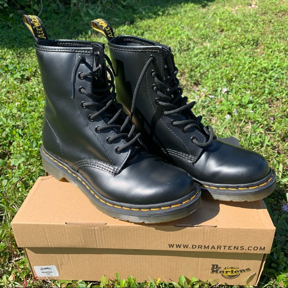 Dr. Martens 1460 Women's Smooth Leather 8 Eyelet Boots Size 9 - Black